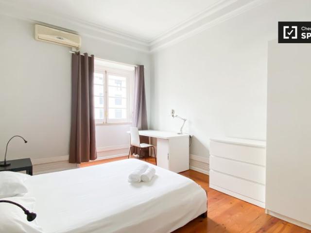 Quarto para alugar em apartamento de 10 quartos em Lisboa
