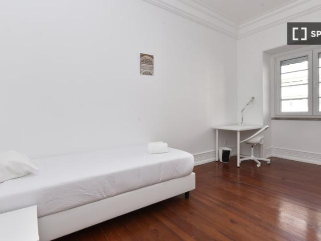 Quarto para alugar em apartamento de 10 quartos em Lisboa
