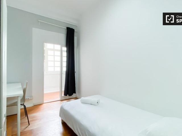 Quarto para alugar em apartamento de 10 quartos em Lisboa