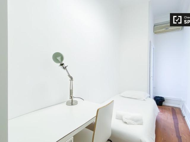 Quarto para alugar em apartamento de 10 quartos em Lisboa