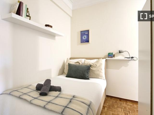 Quarto para alugar em apartamento de 10 quartos em Lisboa