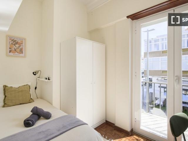 Quarto para alugar em apartamento de 10 quartos em Lisboa