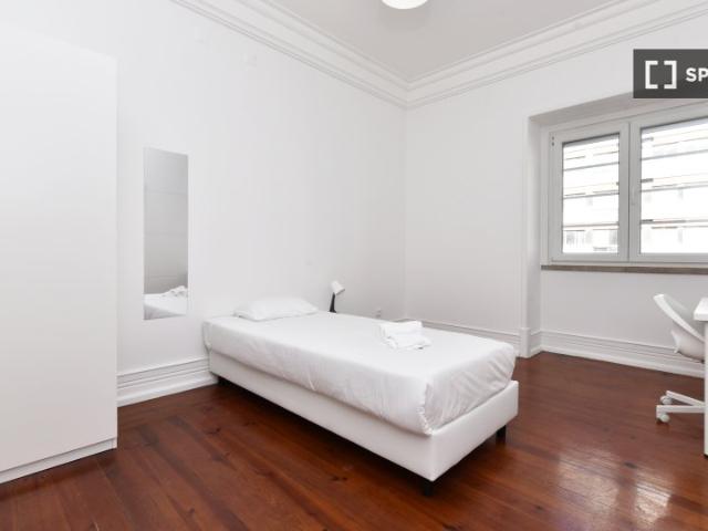 Quarto para alugar em apartamento de 10 quartos em Lisboa