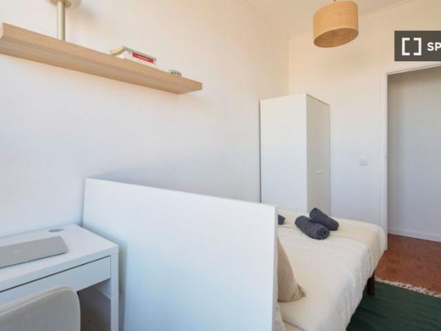 Quarto disponível para alugar em apartamento compartilhado com 10 quartos em Lisboa