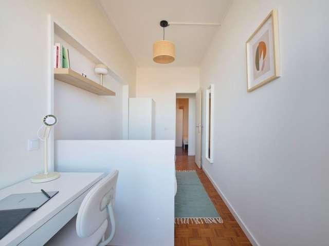 Quarto para alugar em apartamento de 10 quartos em Santa Cruz, Lisboa