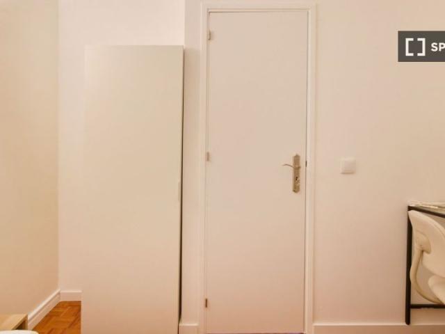 Quarto para alugar em apartamento de 10 quartos em Santa Cruz, Lisboa