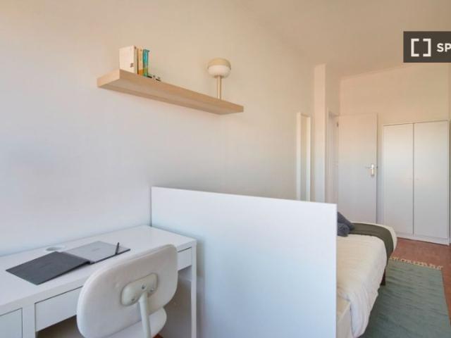 Quarto para alugar em apartamento de 10 quartos em Santa Cruz, Lisboa
