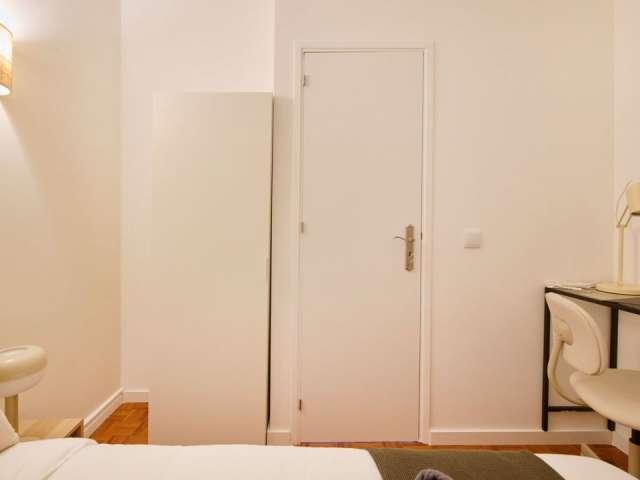 Quarto para alugar em apartamento de 10 quartos em Santa Cruz, Lisboa