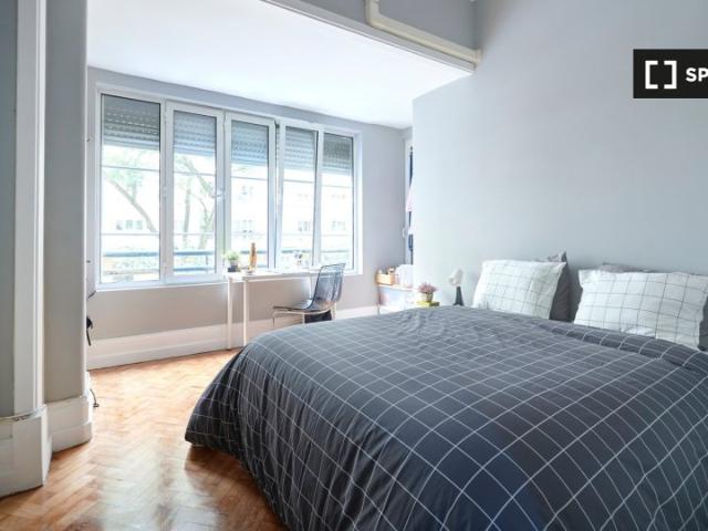 Quarto para alugar em apartamento de 11 quartos em Lisboa