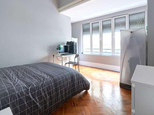 Quarto para alugar em apartamento de 11 quartos em Lisboa