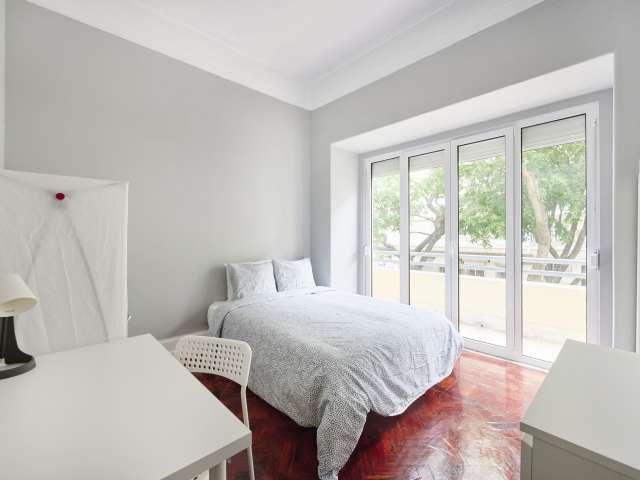 Quarto para alugar em apartamento de 14 quartos em Lisboa