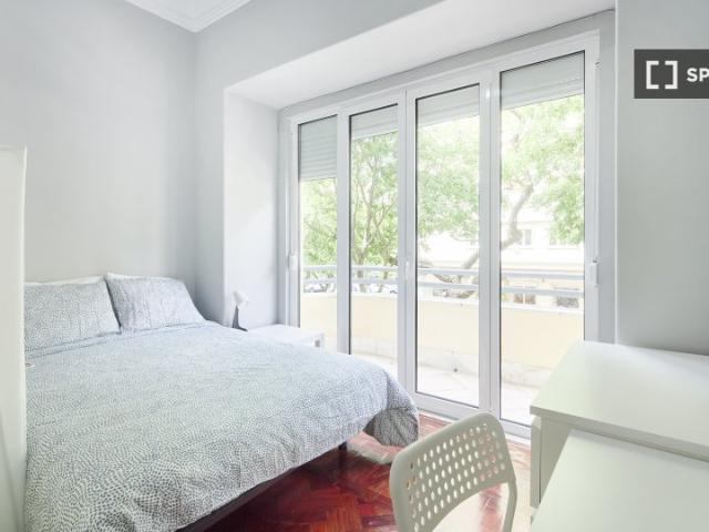 Quarto para alugar em apartamento de 14 quartos em Lisboa