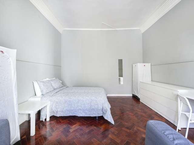 Quarto para alugar em apartamento de 14 quartos em Lisboa