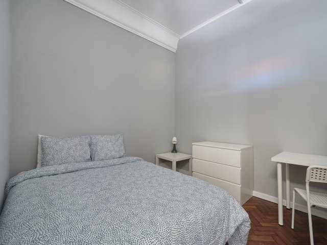 Quarto para alugar em apartamento de 14 quartos em Lisboa