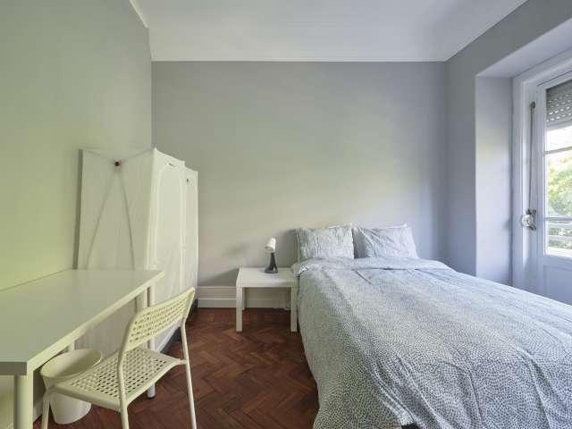 Quarto para alugar em apartamento de 14 quartos em Lisboa