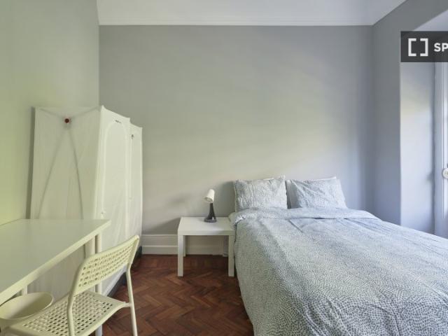 Quarto para alugar em apartamento de 14 quartos em Lisboa