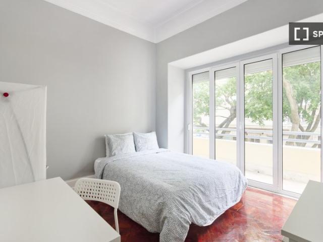 Quarto para alugar em apartamento de 14 quartos em Lisboa