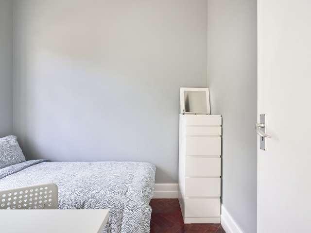 Quarto para alugar em apartamento de 14 quartos em Lisboa