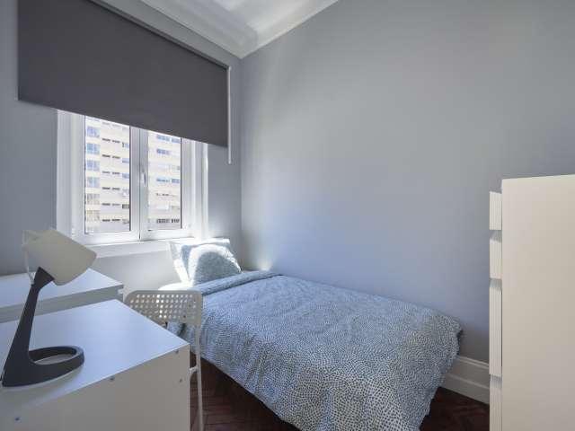 Quarto para alugar em apartamento de 14 quartos em Lisboa