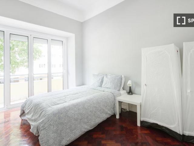 Quarto para alugar em apartamento de 14 quartos em Lisboa
