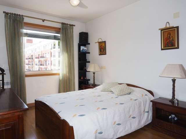 Quarto para alugar em apartamento de 2 quartos no Parque das Nações