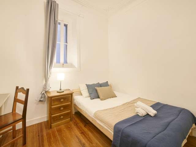 Quarto para alugar em apartamento de 7 quartos no Saldanha, Lisboa