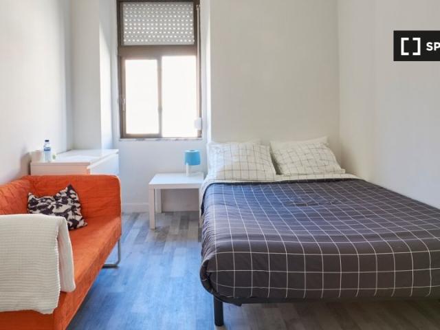 Quarto para alugar em apartamento de 7 quartos em Lisboa