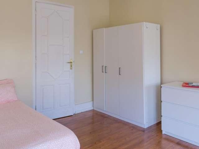 Quarto para alugar em apartamento de 7 quartos em Lisboa