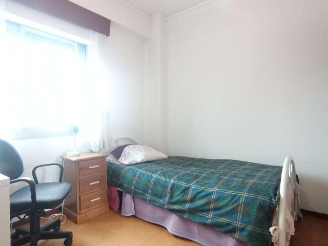 Quarto para alugar em apartamento de 4 quartos no Lumiar, Lisboa