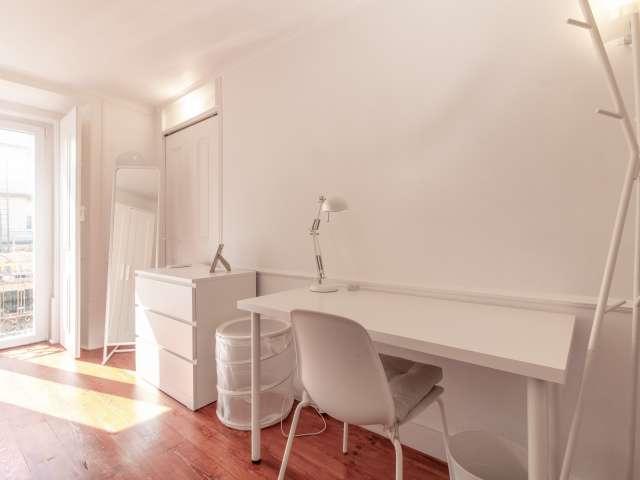 Quarto para alugar em apartamento de 4 quartos em Avenidas Novas
