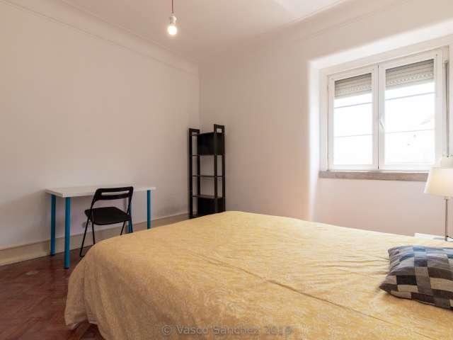 Quarto para alugar em apartamento de 4 quartos em Arroios, Lisboa