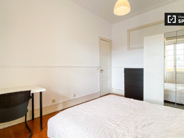 Quarto para alugar em apartamento de 4 quartos em Lisboa
