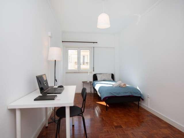 Quarto para alugar em apartamento de 4 quartos em Lisboa