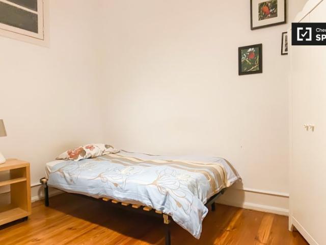 Quarto para alugar em apartamento de 4 quartos em Lisboa