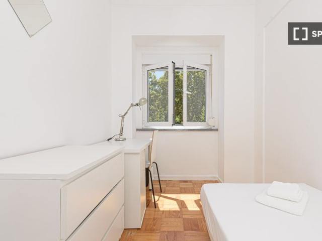 Quarto para alugar em apartamento de 4 quartos em Lisboa