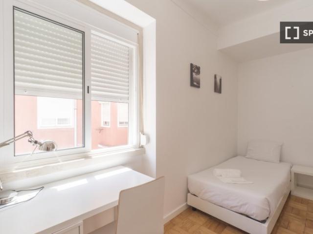 Quarto para alugar em apartamento de 4 quartos em Lisboa