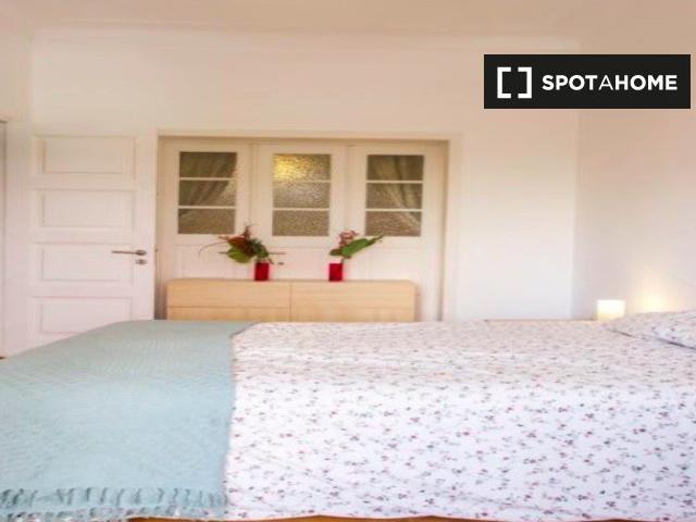Quarto para alugar em apartamento de 4 quartos em Lisboa