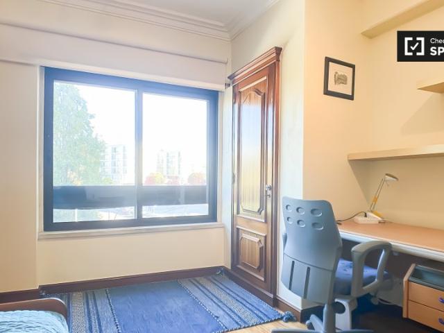Quarto para alugar em apartamento de 4 quartos em Lisboa