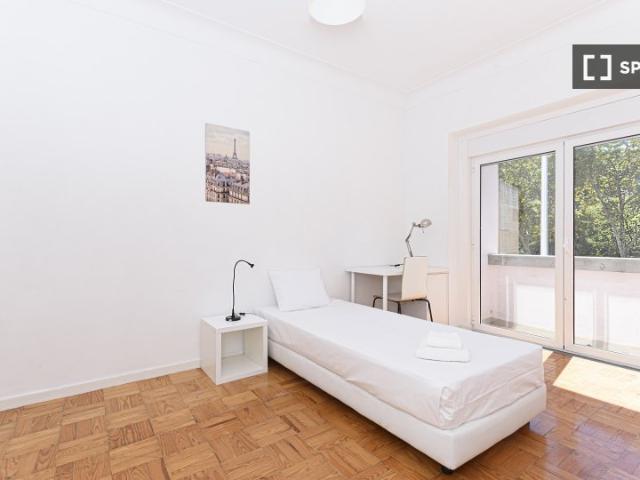 Quarto para alugar em apartamento de 4 quartos em Lisboa