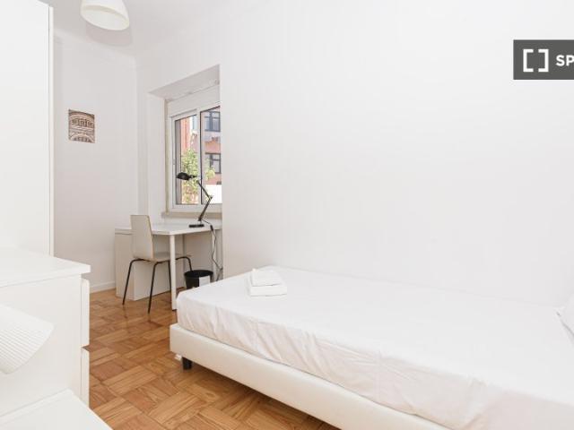 Quarto para alugar em apartamento de 4 quartos em Lisboa