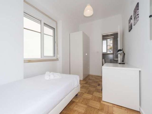 Quarto para alugar em apartamento de 4 quartos em Lisboa