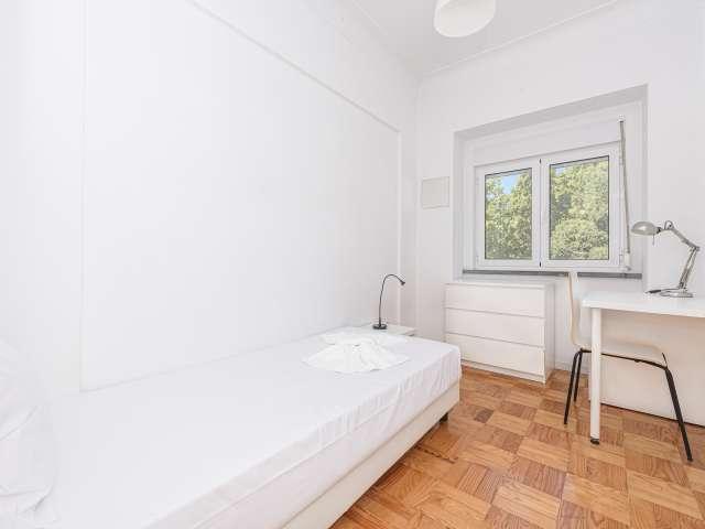 Quarto para alugar em apartamento de 4 quartos em Lisboa