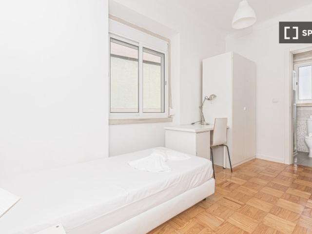 Quarto para alugar em apartamento de 4 quartos em Lisboa