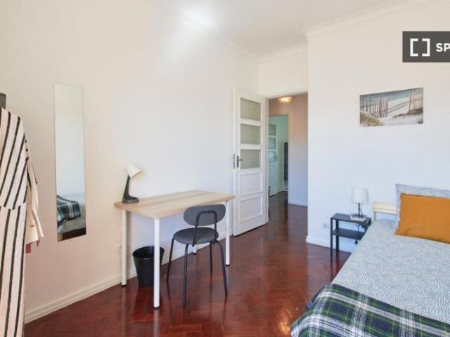 Quarto para alugar em apartamento de 5 quartos em Arroios, Lisboa