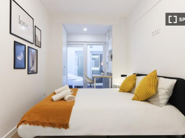 Quarto para alugar em apartamento de 5 quartos em Lisboa