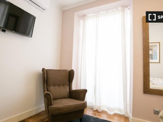 Quarto para alugar em apartamento de 5 quartos em Santo António