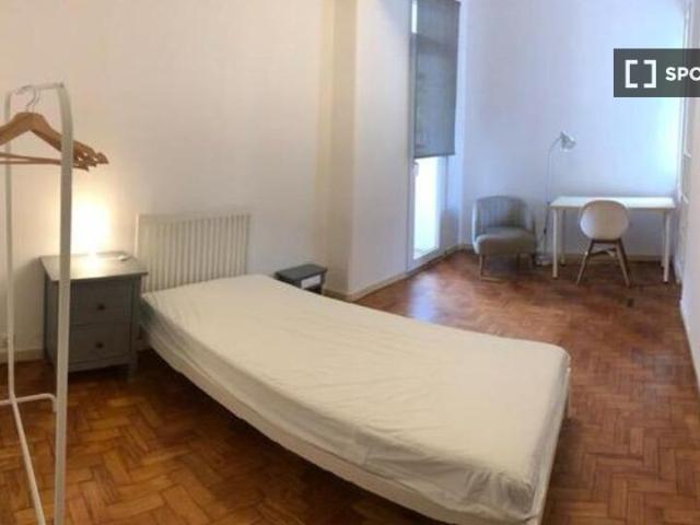 Quarto para alugar em apartamento de 6 quartos nos Olivais, Lisboa