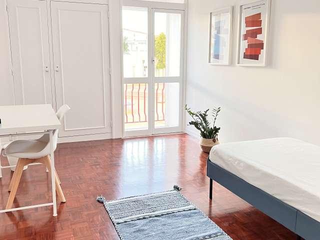 Quarto para alugar em apartamento de 6 quartos nos Olivais, Lisboa