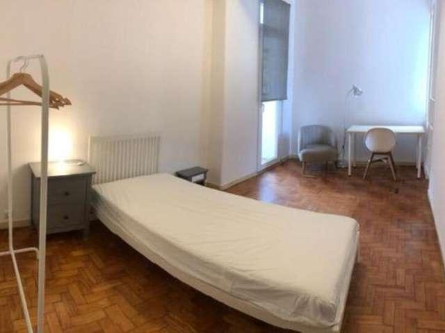 Quarto para alugar em apartamento de 6 quartos nos Olivais, Lisboa