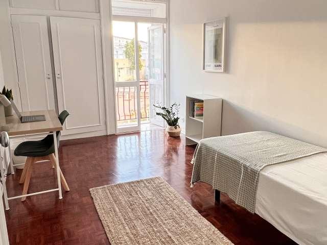 Quarto para alugar em apartamento de 6 quartos nos Olivais, Lisboa